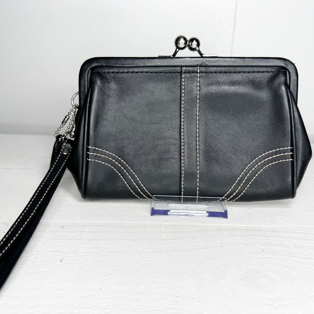 🖤 Coach Black Leather Kisslock Frame Wristlet Clutch